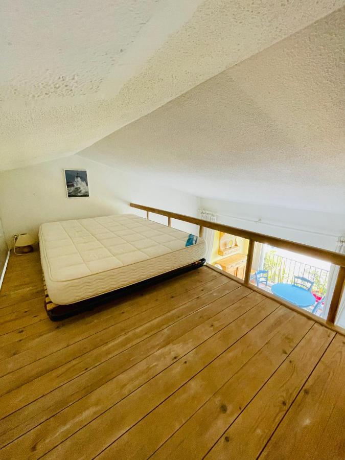 Bel appartement avec mezzanine, vue mer et piscine Cogolin Extérieur photo