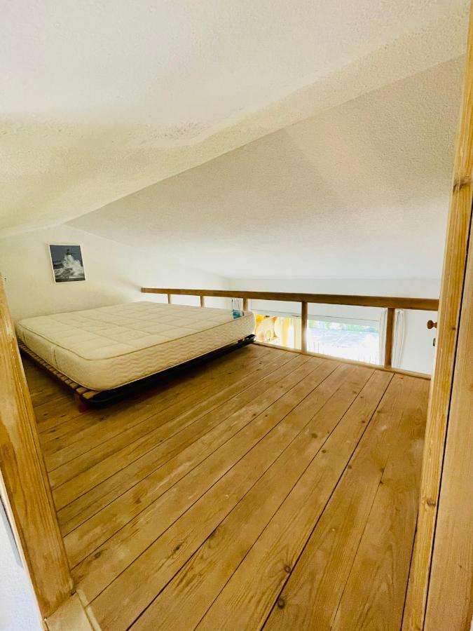 Bel appartement avec mezzanine, vue mer et piscine Cogolin Extérieur photo
