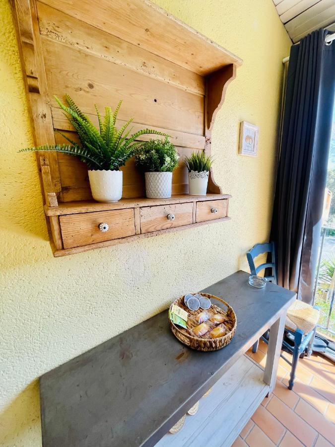 Bel appartement avec mezzanine, vue mer et piscine Cogolin Extérieur photo