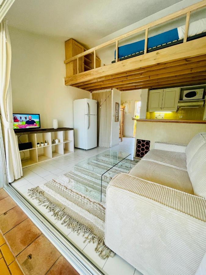 Bel appartement avec mezzanine, vue mer et piscine Cogolin Extérieur photo