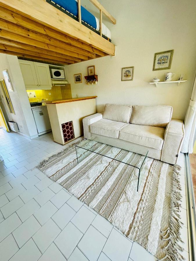 Bel appartement avec mezzanine, vue mer et piscine Cogolin Extérieur photo