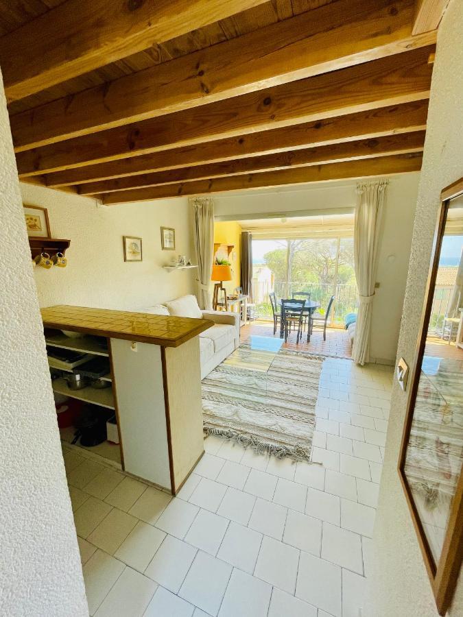 Bel appartement avec mezzanine, vue mer et piscine Cogolin Extérieur photo
