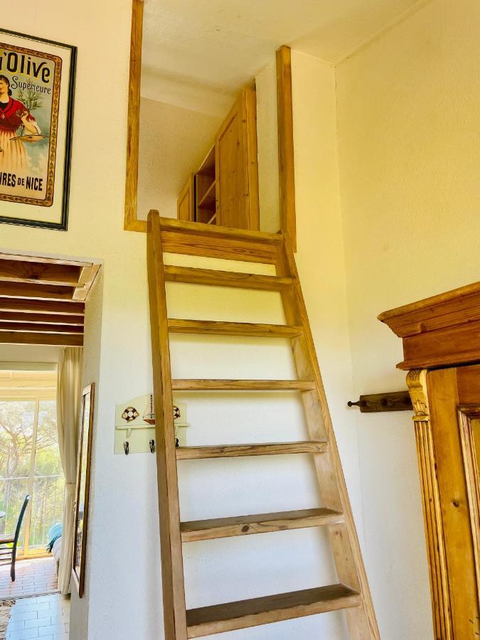 Bel appartement avec mezzanine, vue mer et piscine Cogolin Extérieur photo