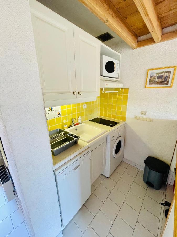 Bel appartement avec mezzanine, vue mer et piscine Cogolin Extérieur photo